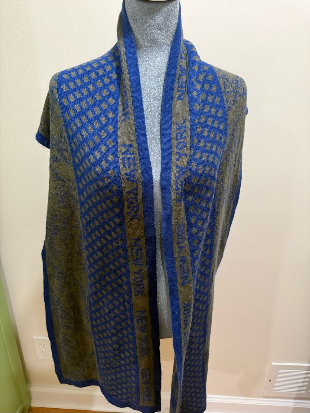New York Textured Knit Wrap Scarf - Grey & Royal Blue